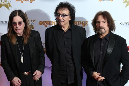 Die Black-Sabbath-Originalmitglieder Ozzy Osbourne, Tony Iommi und Geezer Butler bei den Classic Rock Roll of Honour Awards ...