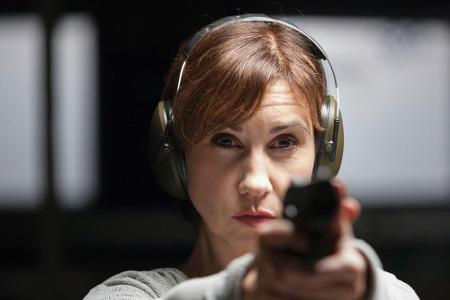 Kriminalassistentin Gabi (Kathie Angerer) in 