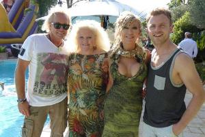 Carmen Geiss' Vorbau kann sich doch eigentlich sehen lassen