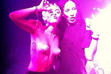 Miley Cyrus mit Designer Alexander Wang auf der New Yorker Fashion-Week-Afterparty