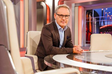 Reinhold Beckmann in seinem Talkshow-Studio