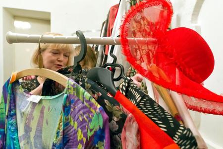 Tauschbörsen sind eine gute Gelegenheit aus alter Kleidung Geld zu machen