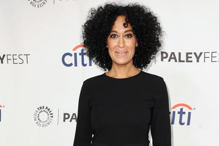 Tracee Ellis Ross zeigt sich in Beverly Hills ganz in Schwarz