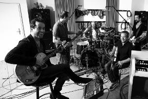 Jan Josef Liefers mit seiner Band Radio Doria im Tonstudio