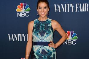 Kate Walsh fiel mit ihrem bunt bedruckten Kleid sofort auf