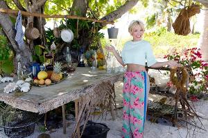 Nela Lee mitten im Paradies