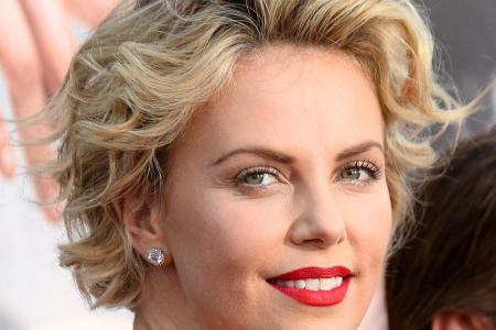 Charlize Theron liebt es, Mutter zu sein. Seit 2012 hat sie ihren Adoptivsohn Jackson