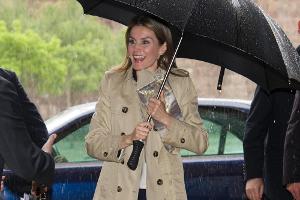 Prinzessin Letizia von Spanien ist trotz Regen top gekleidet