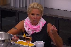 Claudia Effenberg lästert bei ihrem Kurzbesuch "Oben" richtig ab