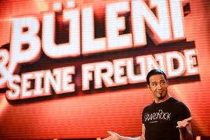 Bülent Ceylan in seiner neuen RTL-Show "Bülent & seine Freunde"