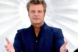 Diesmal geht es in der "ultimativen Chart Show" um die erfolgreichsten Serien-Hits - moderiert wird die Sendung von Oliver G...