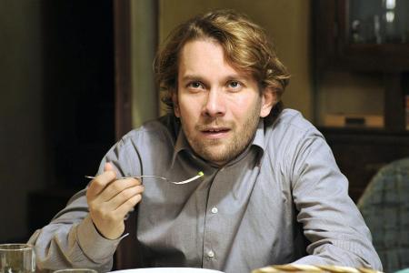 Jan (Christian Ulmen) kämpft um die Gunst seines zukünftigen Schwiegervaters und der angeheirateten Familie