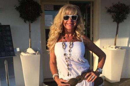 Carmen Geiss urlaubt mit Mann Robert und ihren Töchtern in Griechenland