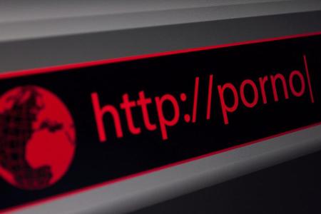 Der einfache Zugang zu Pornos macht junge Männer angeblich schüchterner