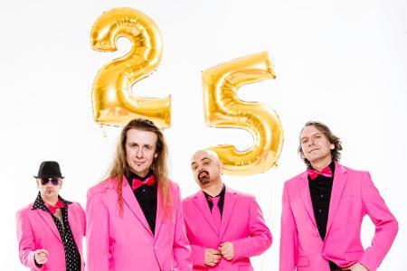 Ein Vierteljahrhundert dabei - und immer noch knallig: J.B.O. haben ein neues Album