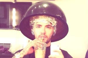 Alles beginnt beim Friseur: Bill Kaulitz verkündet den Tokio-Hotel-Videodreh