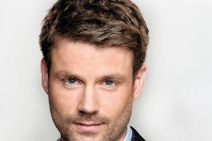 "Verbotene Liebe": Sebastian ist von Hagens Beichte tief berührt