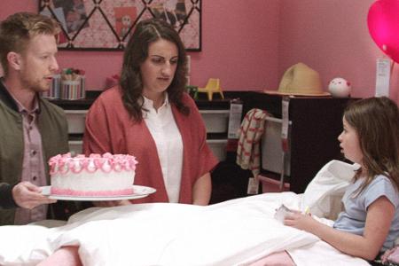 Diese kleine Mädchen wird ihren Hypnose-Eltern noch einige Probleme bereiten...