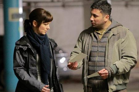 Von einem Informanten (Mahmut Suvakci) erhofft sich Irene Huss (Angela Kovacs) eine Spur, die sie zu dem flüchtigen Zeugen f...