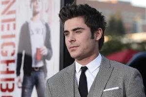 Zac Efron feiert zur Zeit auf Ibiza