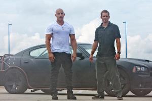 Dominic (Vin Diesel, l.) und Brian (Paul Walker, r.) in "Fast & Furious 5"