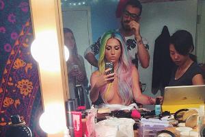Kesha postete ein freizügiges Selfie aus ihrer Umkleidekabine