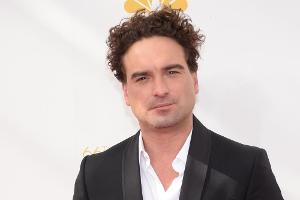 Johnny Galecki solo bei den Emmy Awards am Montagabend