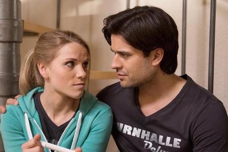 Paco (Milos Vukovic) erfährt, dass Leonie (Maria Kempken) schwanger sein könnte