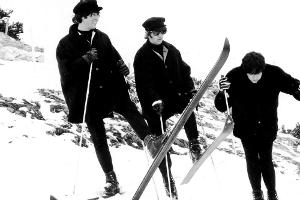 John, Ringo und Paul im Schnee. Wo ist George?