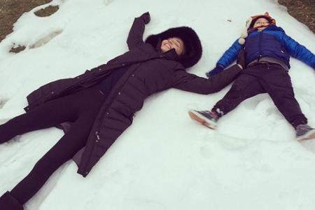 Miranda Kerr ganz entspannt im Schnee