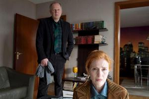 Borowski (Axel Milberg) befragt die undurchsichtige Charlotte Delius (Sibylle Canonica)