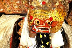 Mit Masken werden auf Bali böse Geister und Dämonen vertrieben