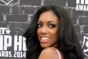 Porsha Williams hat jetzt wenig zu lachen - wegen Fahrens ohne gültigen Führerschein und überhöhter Geschwindigkeit musste d...