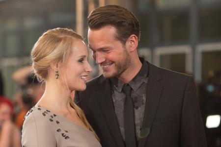 Anna Hofbauer und Marvin Albrecht turteln beim Deutschen Fernsehpreis 2014