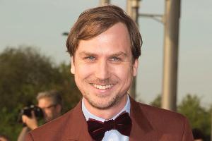 Bei Lars Eidinger sind kaum Falten zu erkennen