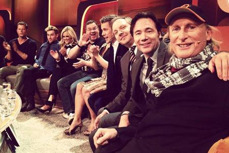 Til Schweiger, Samuel Koch, Helene Fischer, Elton, Kati Witt, Markus Lanz, Olli Dittrich, Bully und Otto (v.li.) waren bei d...