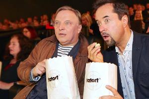 Axel Prahl (li.) und Jan Josef Liefers bei der Kino-Preview des 25. Münster-Tatort "Der Hammer" im Cineplex-Kino Münster
