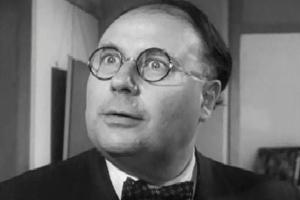 In "Geld sofort" spielt Heinz Erhardt den treuherzigen Vertreter Zatke