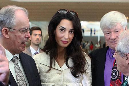 Amal Clooney in Griechenland auf einer Geschäftsreise