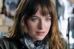 Dakota Johnson in einer Szene aus "50 Shades of Grey"