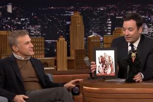 Kindheitserinnerungen für den einen, Horrorvision für den anderen: Christoph Waltz erklärt Jimmy Fallon den Krampus