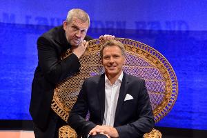 "Am laufenden Band": Dietmar Bär (l.) ist Jörg Pilawas reizender Assistent