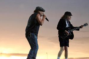 Brian Johnson (li.) und Angus Young bei einem Auftritt in Dresden
