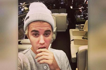 Wer hat Justin Bieber wohl dieses Geschenk unter dem Weihnachtsbaum geparkt?