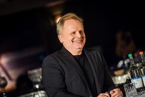 Platz eins in den Charts: Herbert Grönemeyer hat gut lachen