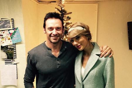 Angesichts so viel Star-Power kann selbst der strahlende Weihnachtsbaum nicht mithalten