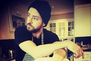 Ein echter Hausmann: Justin Timberlake probiert sich an Weihnachtsgebäck