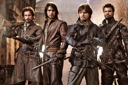 Die Musketiere (von links nach rechts): Aramis (Santiago Cabrera), D'Artagnan (Luke Pasqualino), Athos (Tom Burke) und Porth...