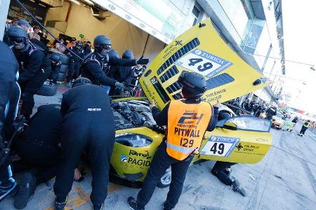 Aston Martin Vantage - Startnummer #49 - 24h-Rennen Nürburgring 2017 - Nordschleife - Samstag - 27.5.2017