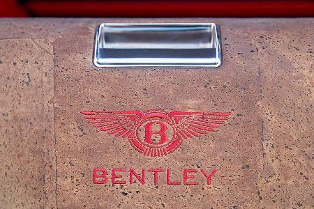 05/2017 Bentley Bentayga Falconry